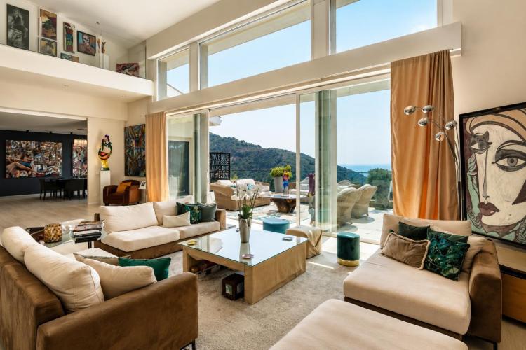Èze – Villa avec vue mer panoramique, piscines et parcelle constructible indépendante