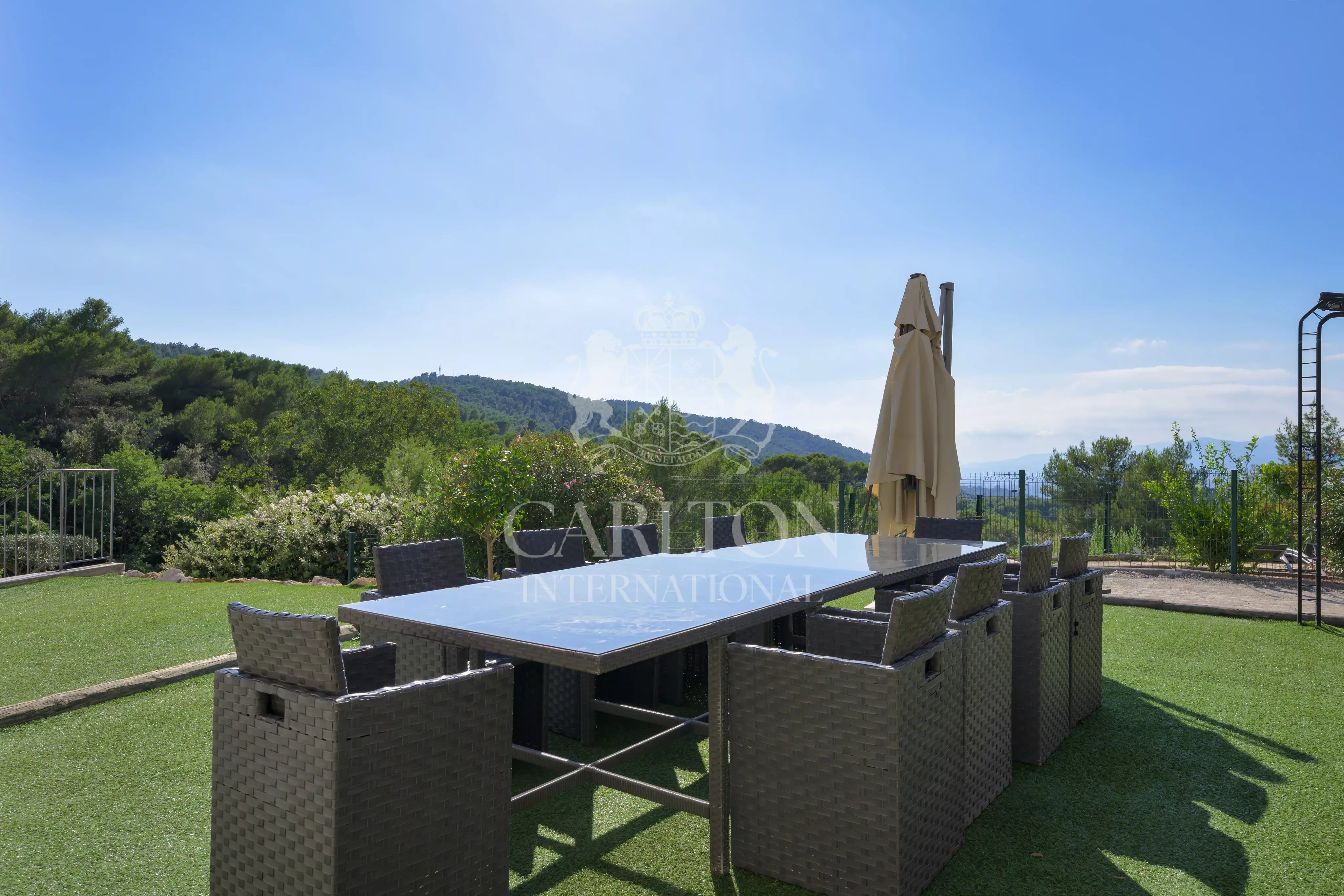 Villa avec piscine et vue dégagée – Èze