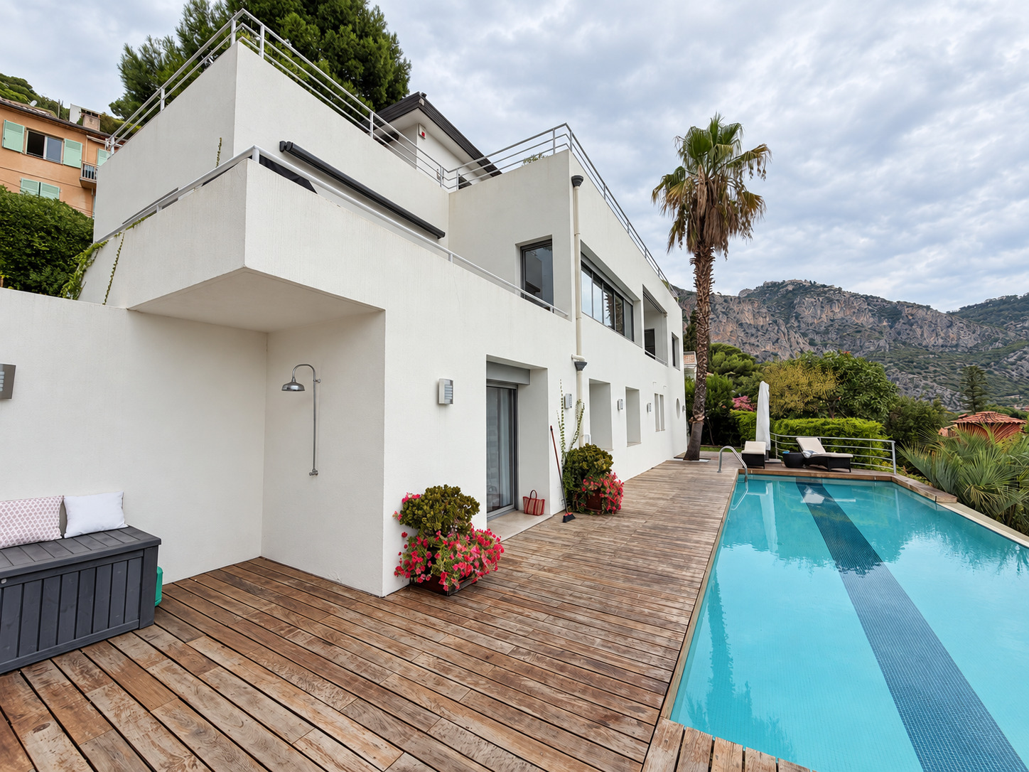 Èze — Villa Omega avec piscine et vue mer — Location meublée à l’année