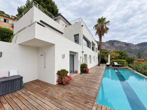 Èze — Villa Omega avec piscine et vue mer — Location meublée à l’année