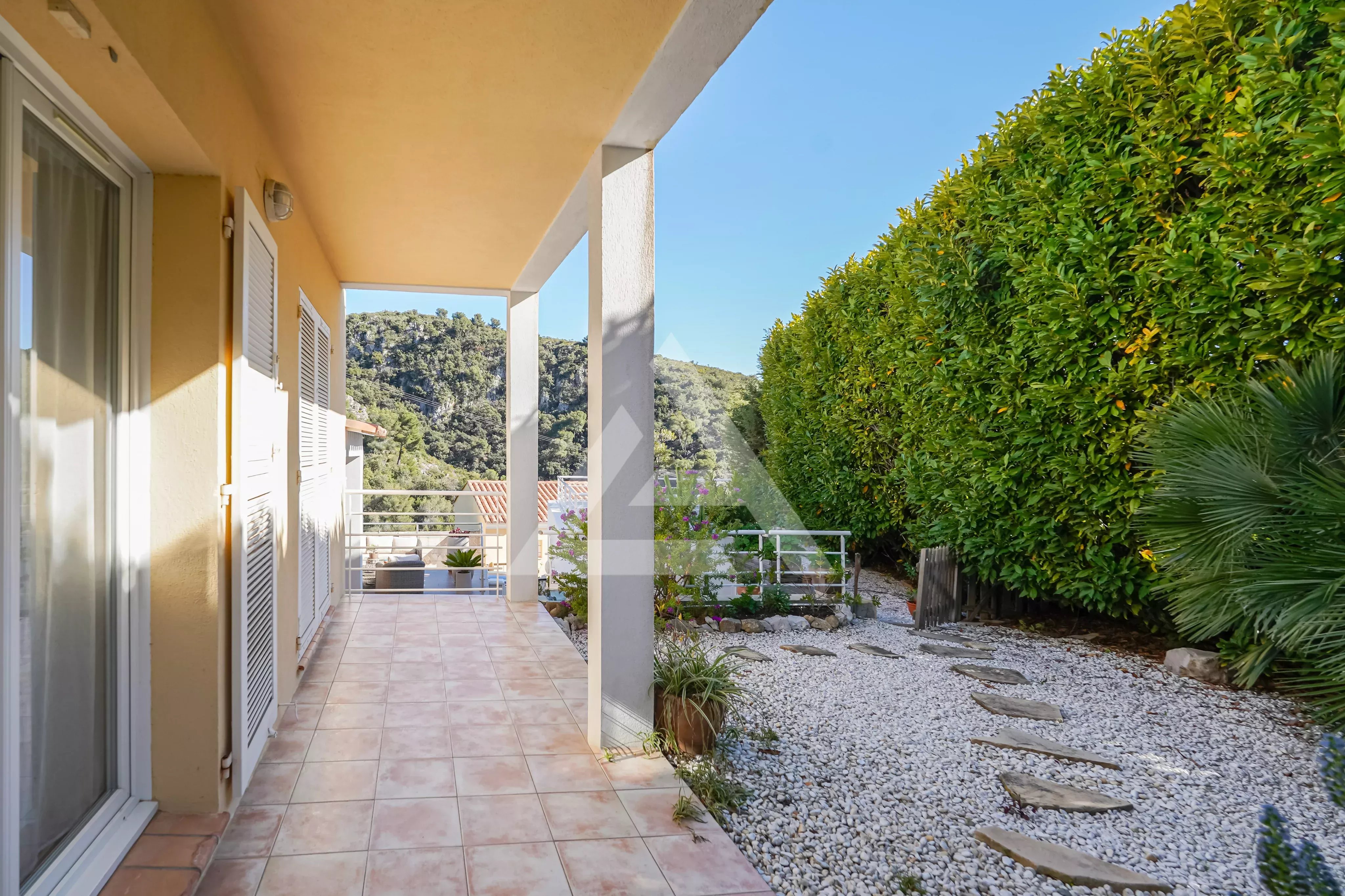 SAINT-LAURENT D'EZE DOMAINE - VILLA AVEC PISCINE ET GARAGE - PROXIMITE MONACO