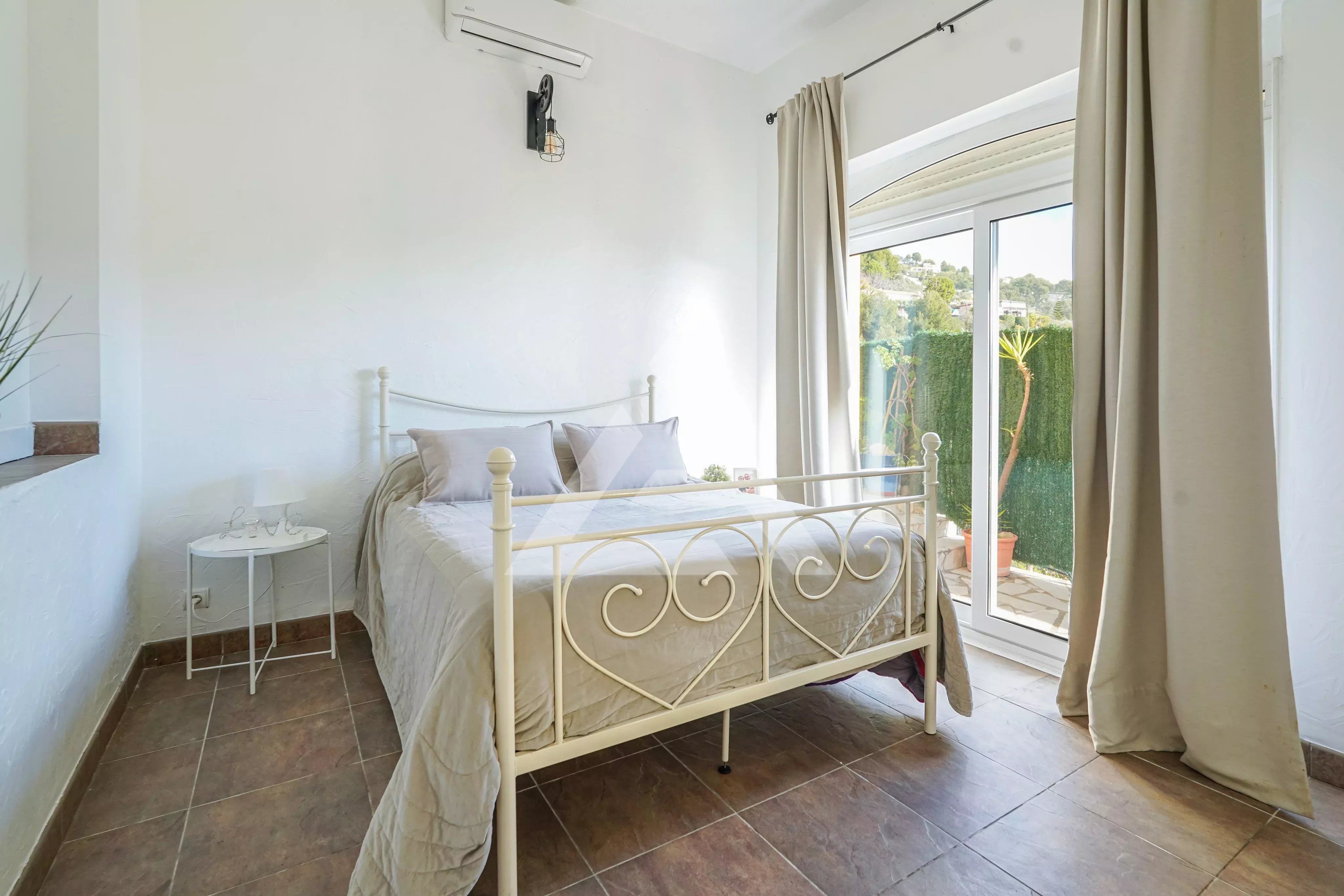 VILLA - SAINT LAURENT D'EZE - PROCHE MONACO