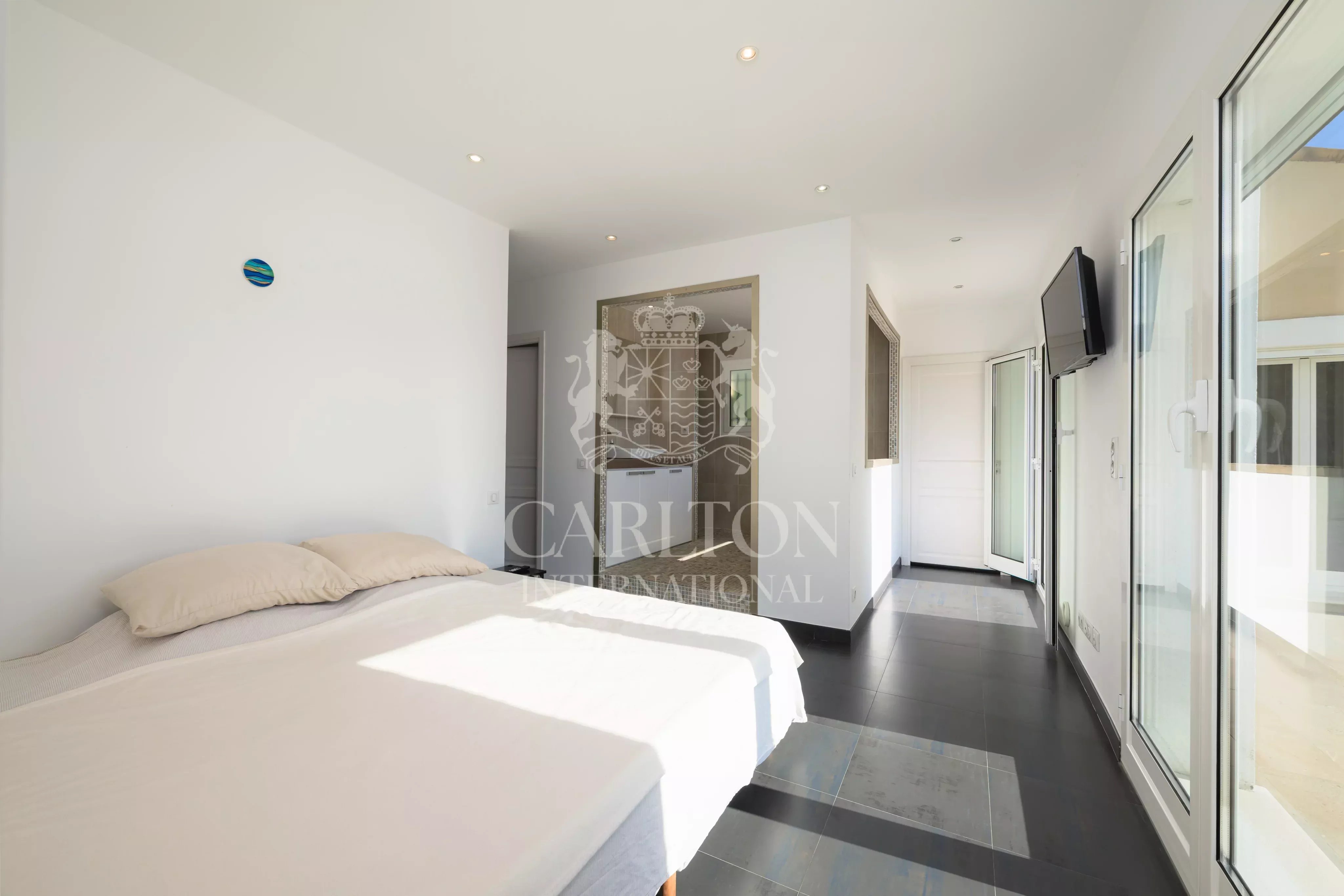 Villa avec piscine et vue dégagée – Èze