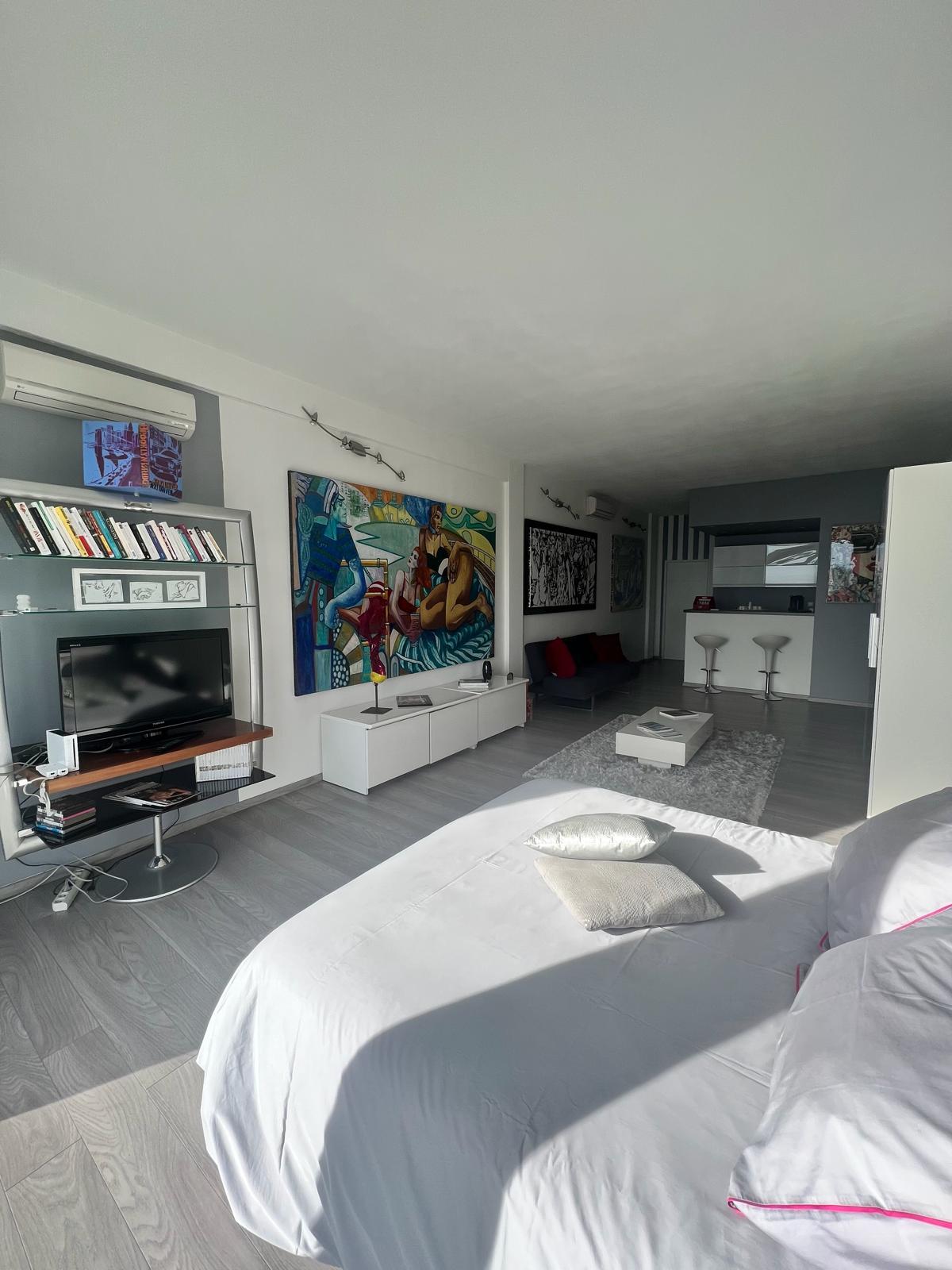 Èze – Villa avec vue mer panoramique, piscines et parcelle constructible indépendante