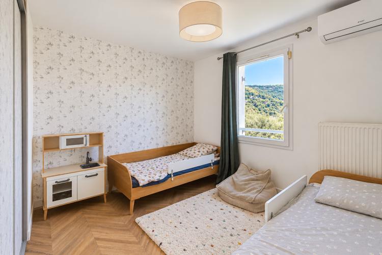 ÈZE - MAISON DE TYPE 5 PIÈCES - PARFAIT ÉTAT