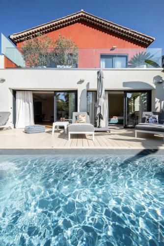 Èze-sur-Mer – Villa Graziella – Cinq chambres avec piscine à 200 m de la plage