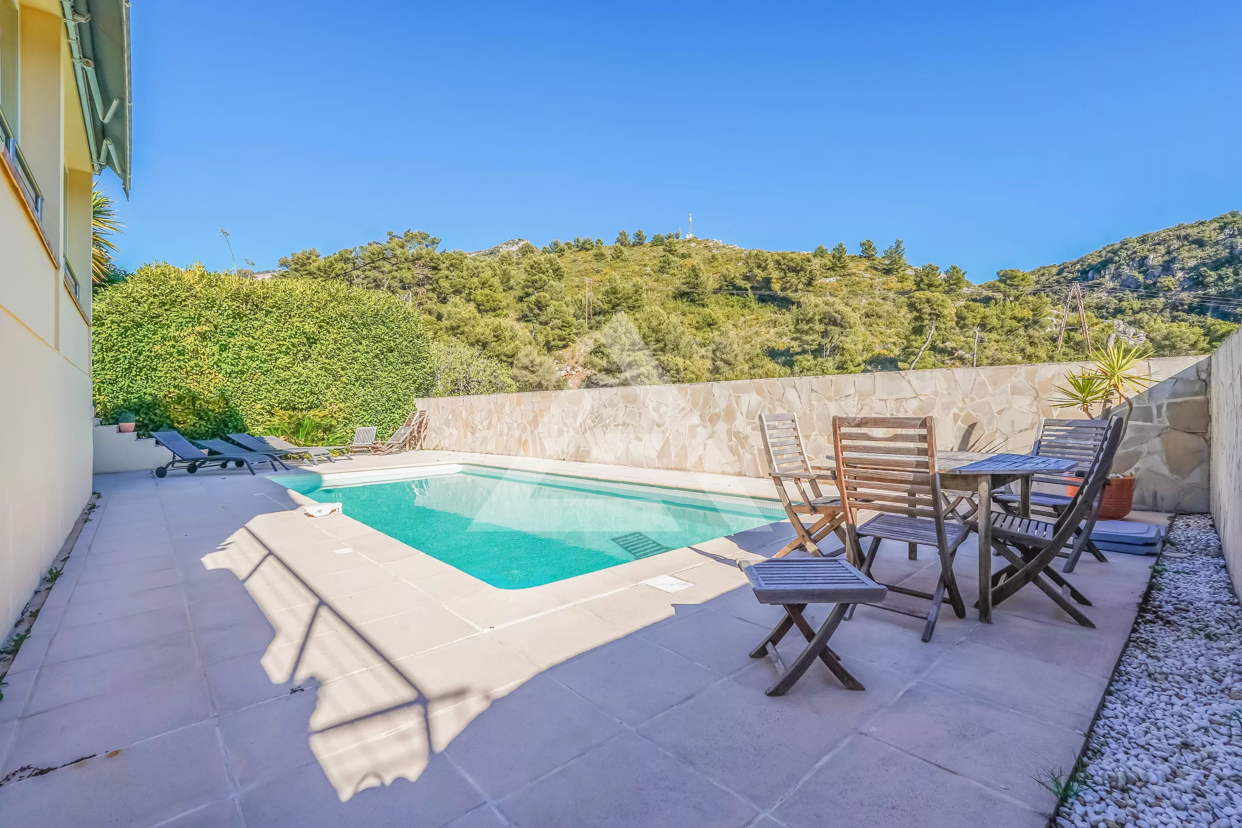 SAINT-LAURENT D'EZE DOMAINE - VILLA AVEC PISCINE ET GARAGE - PROXIMITE MONACO
