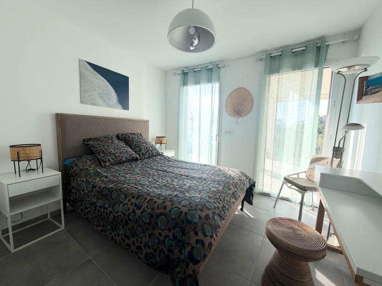 ÈZE – SO INFINY – 3 PIÈCES MEUBLÉ AVEC JARDIN, PISCINE ET DEUX PARKINGS