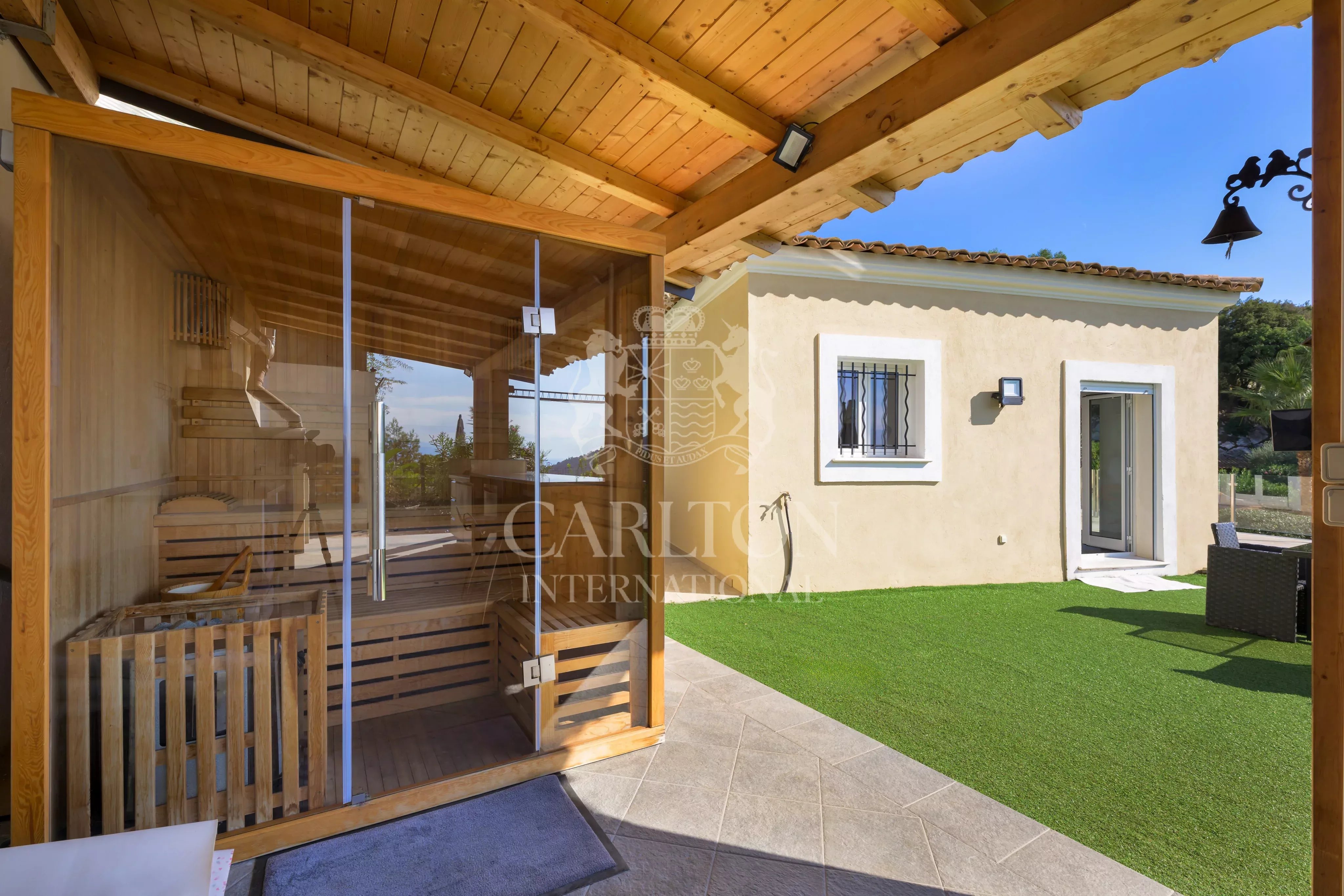 Villa avec piscine et vue dégagée – Èze