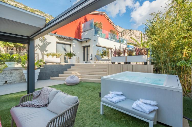 Èze-sur-Mer – Villa Graziella – Cinq chambres avec piscine à 200 m de la plage