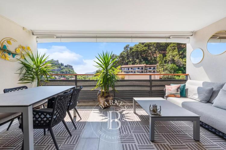 ÈZE – APPARTEMENT 4 PIÈCES – VUE MER – TERRASSES