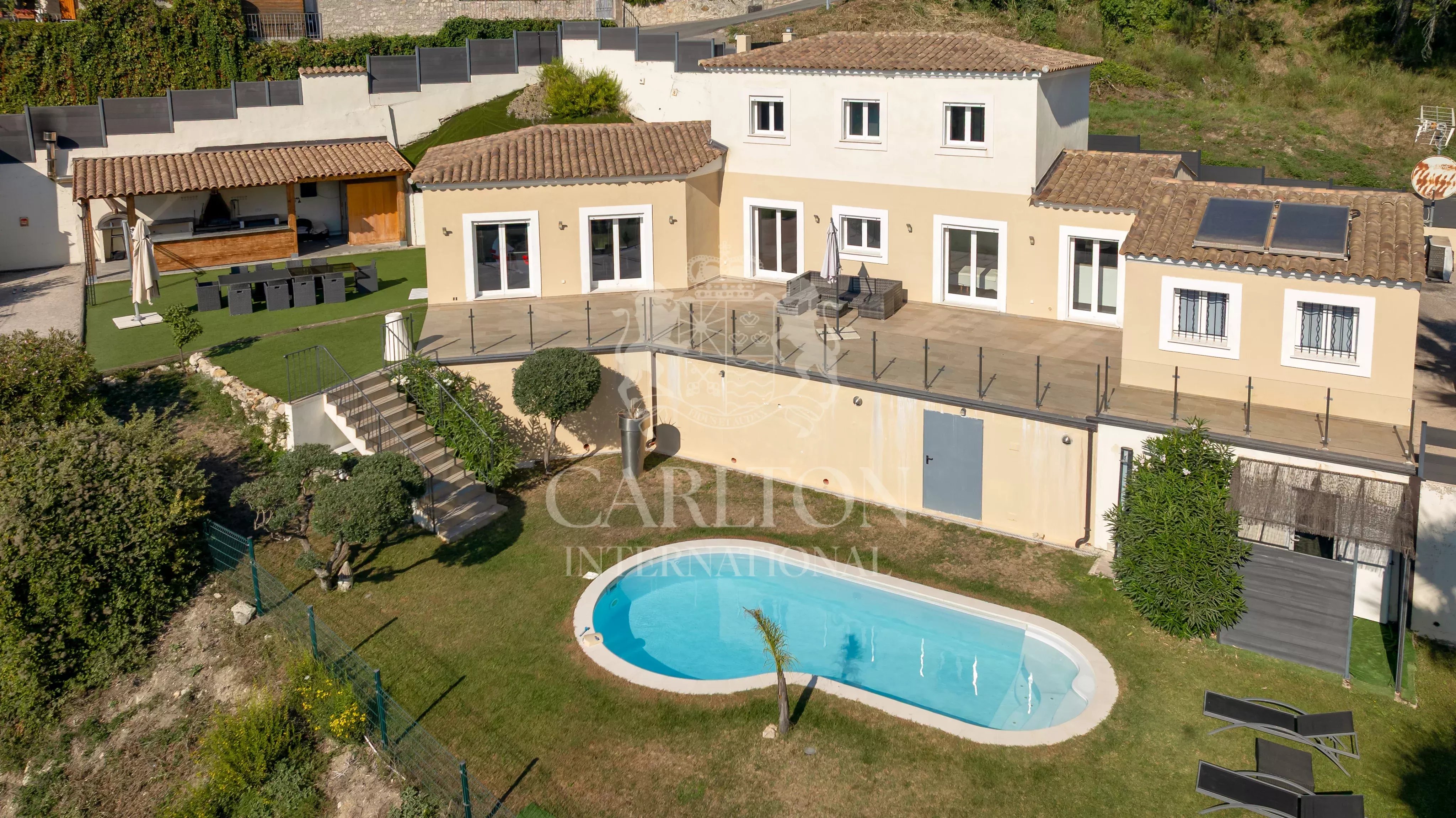 Villa avec piscine et vue dégagée – Èze