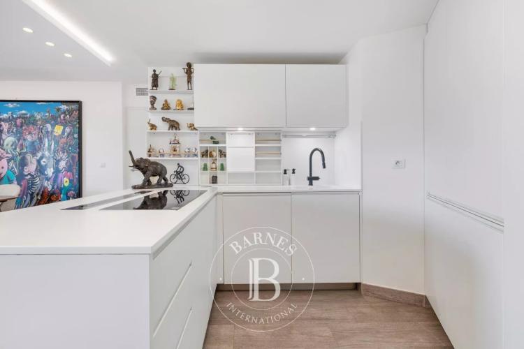 ÈZE – APPARTEMENT 4 PIÈCES – VUE MER – TERRASSES