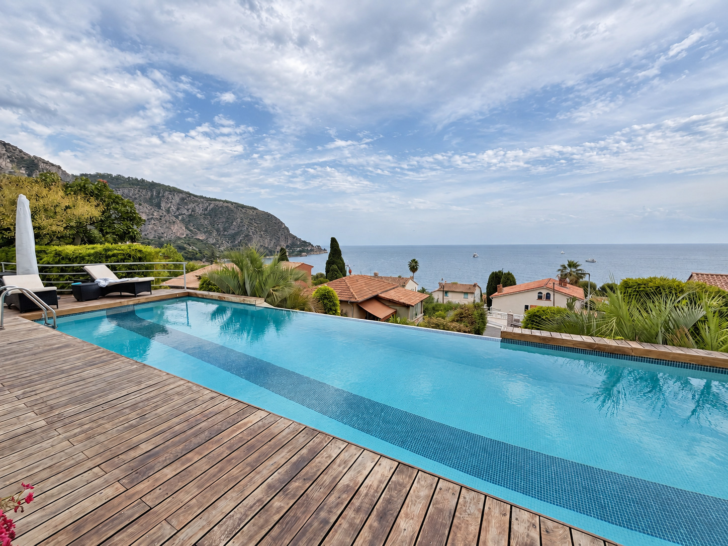 Èze — Villa Omega avec piscine et vue mer — Location meublée à l’année