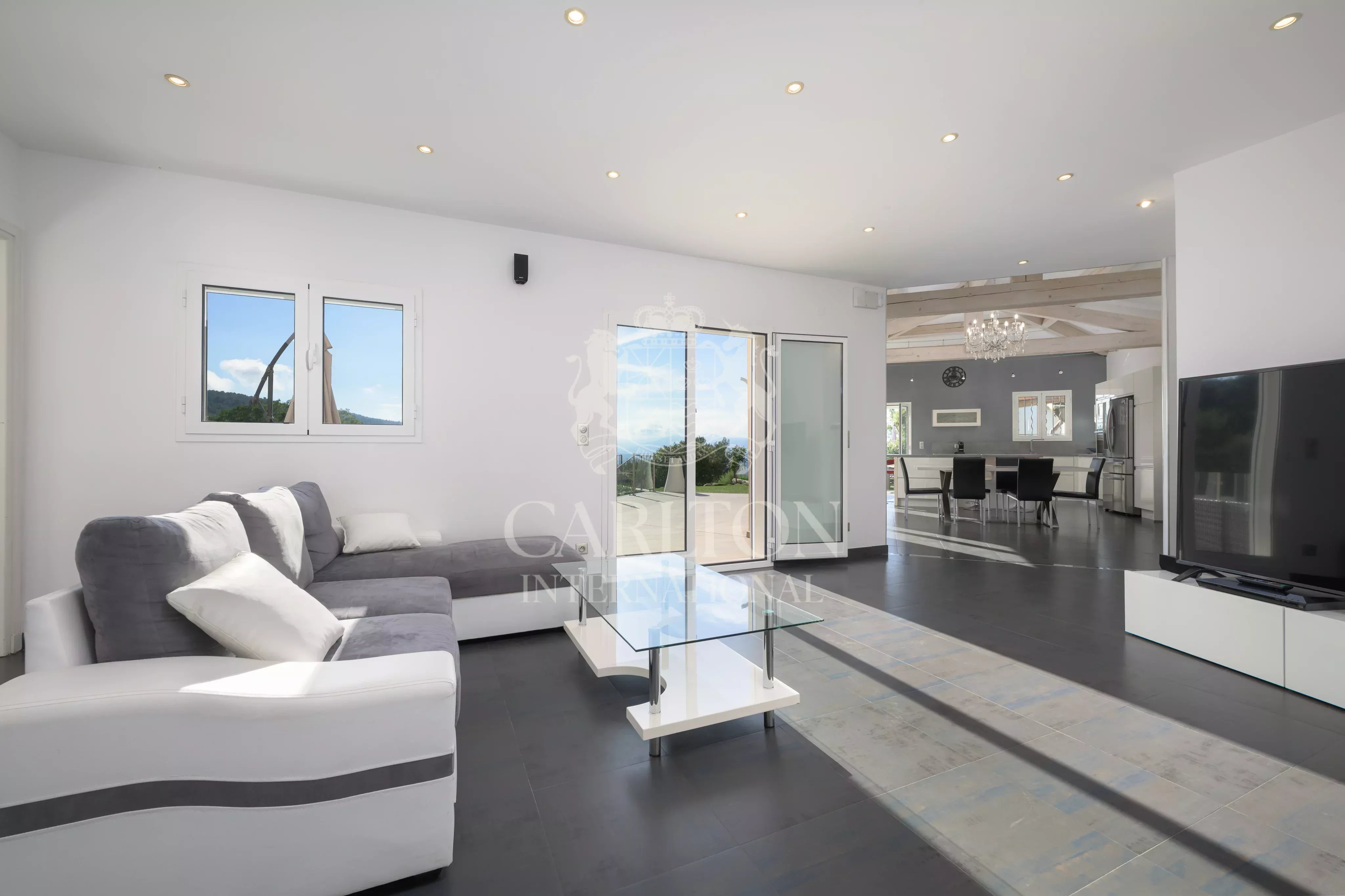 Villa avec piscine et vue dégagée – Èze