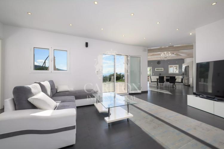 Villa avec piscine et vue dégagée – Èze
