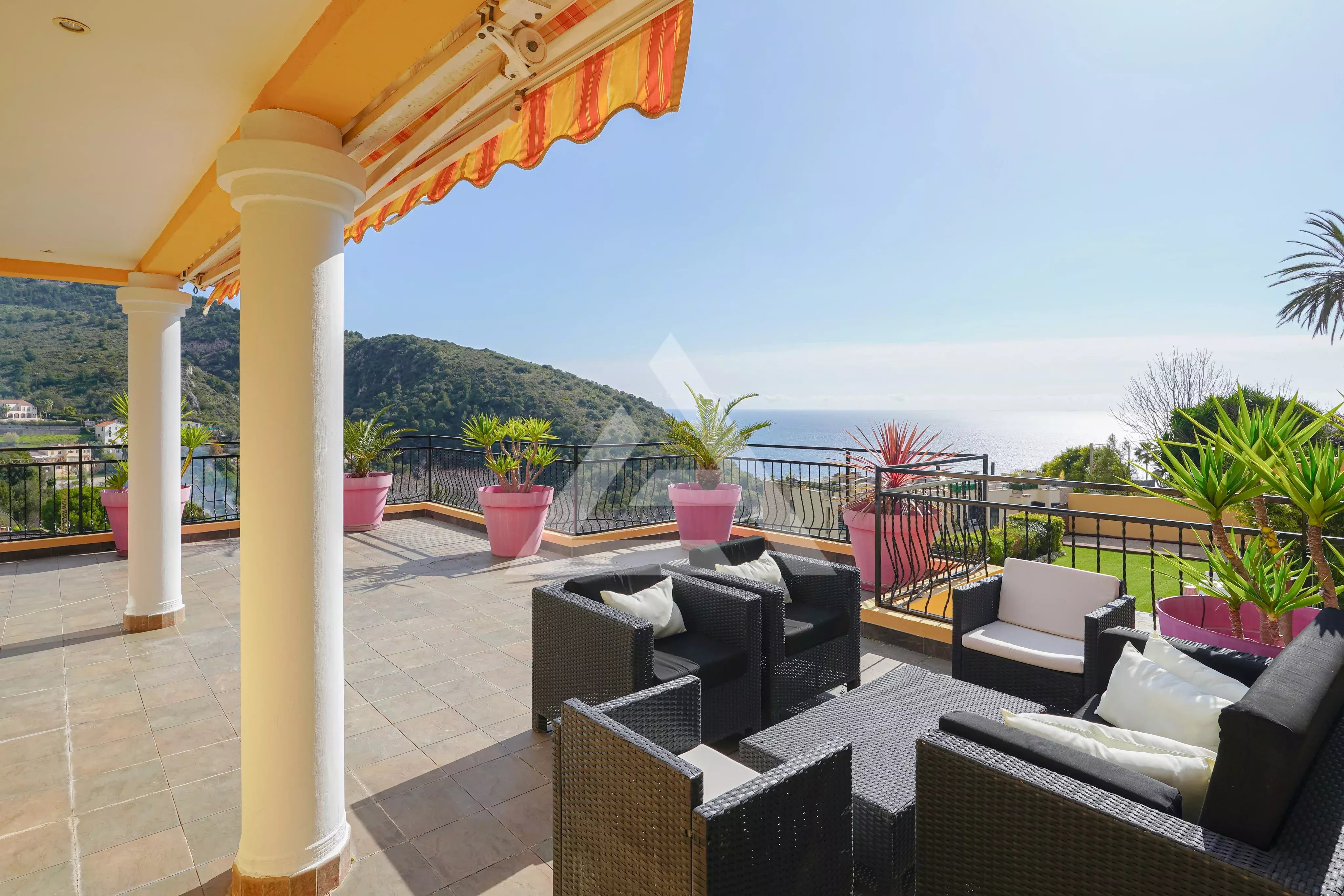 VILLA - SAINT LAURENT D'EZE - PROCHE MONACO