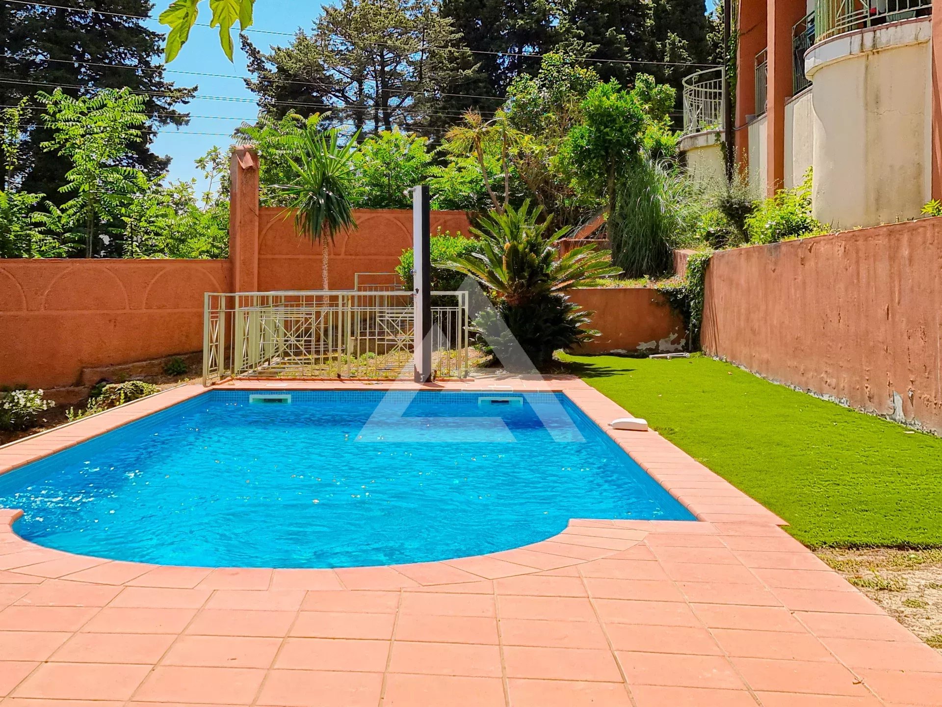 EZE - APPARTEMENT/VILLA - BORD DE MER