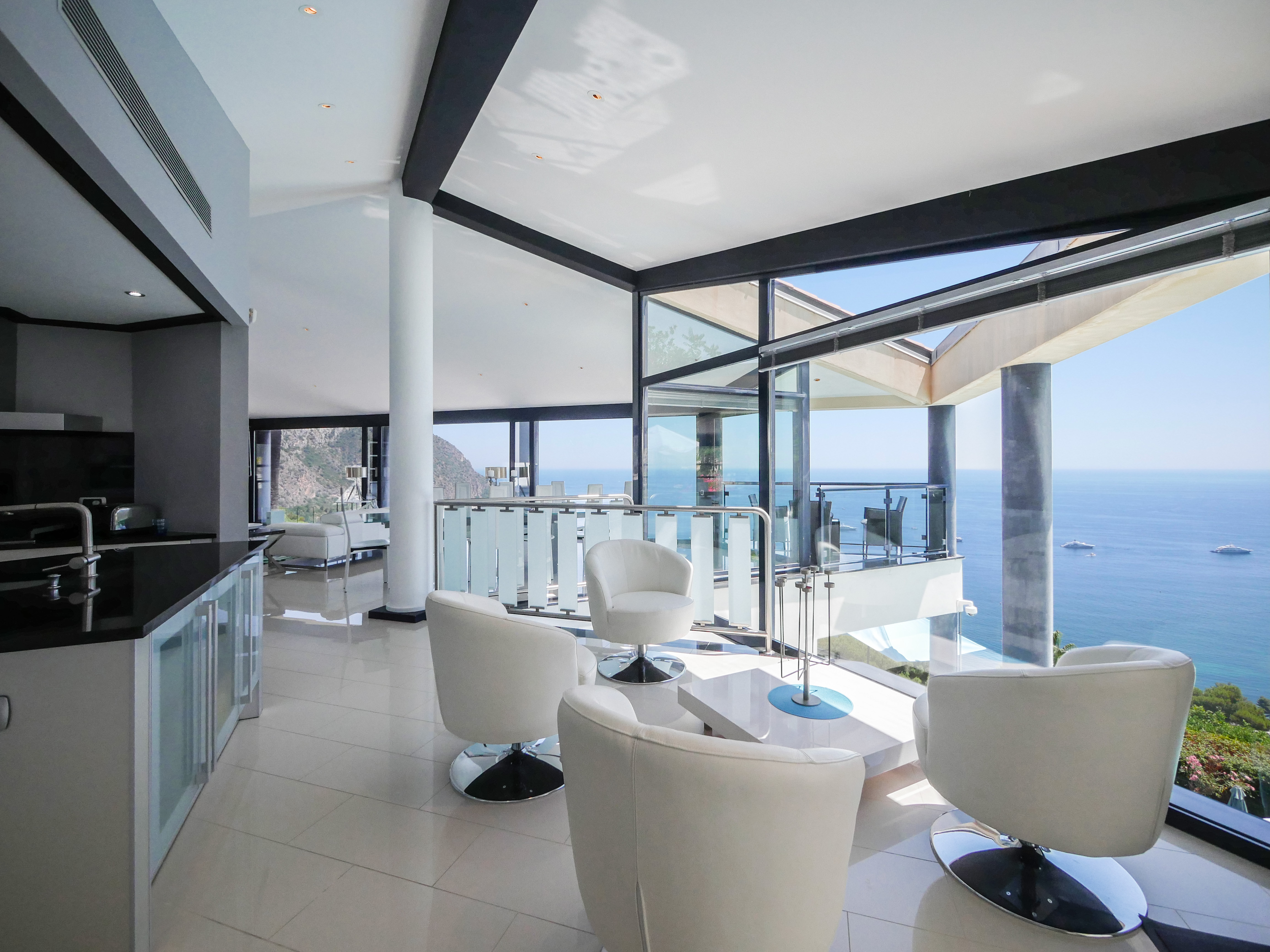 ÈZE BORD DE MER - VILLA CONTEMPORAINE - VUE MER