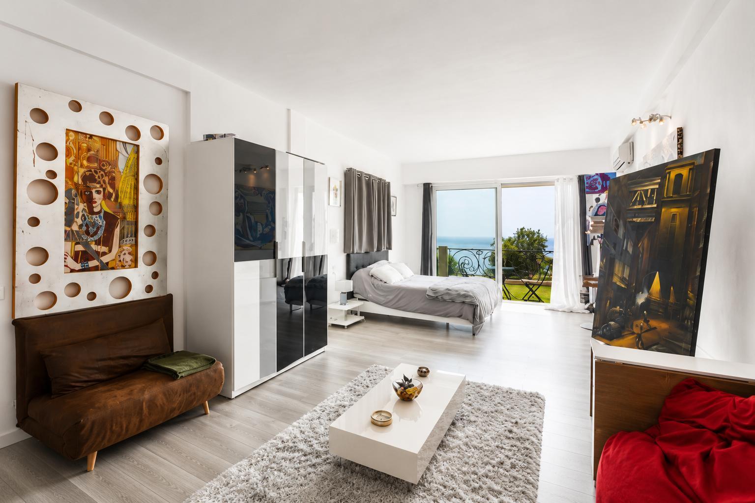Èze – Villa avec vue mer panoramique, piscines et parcelle constructible indépendante