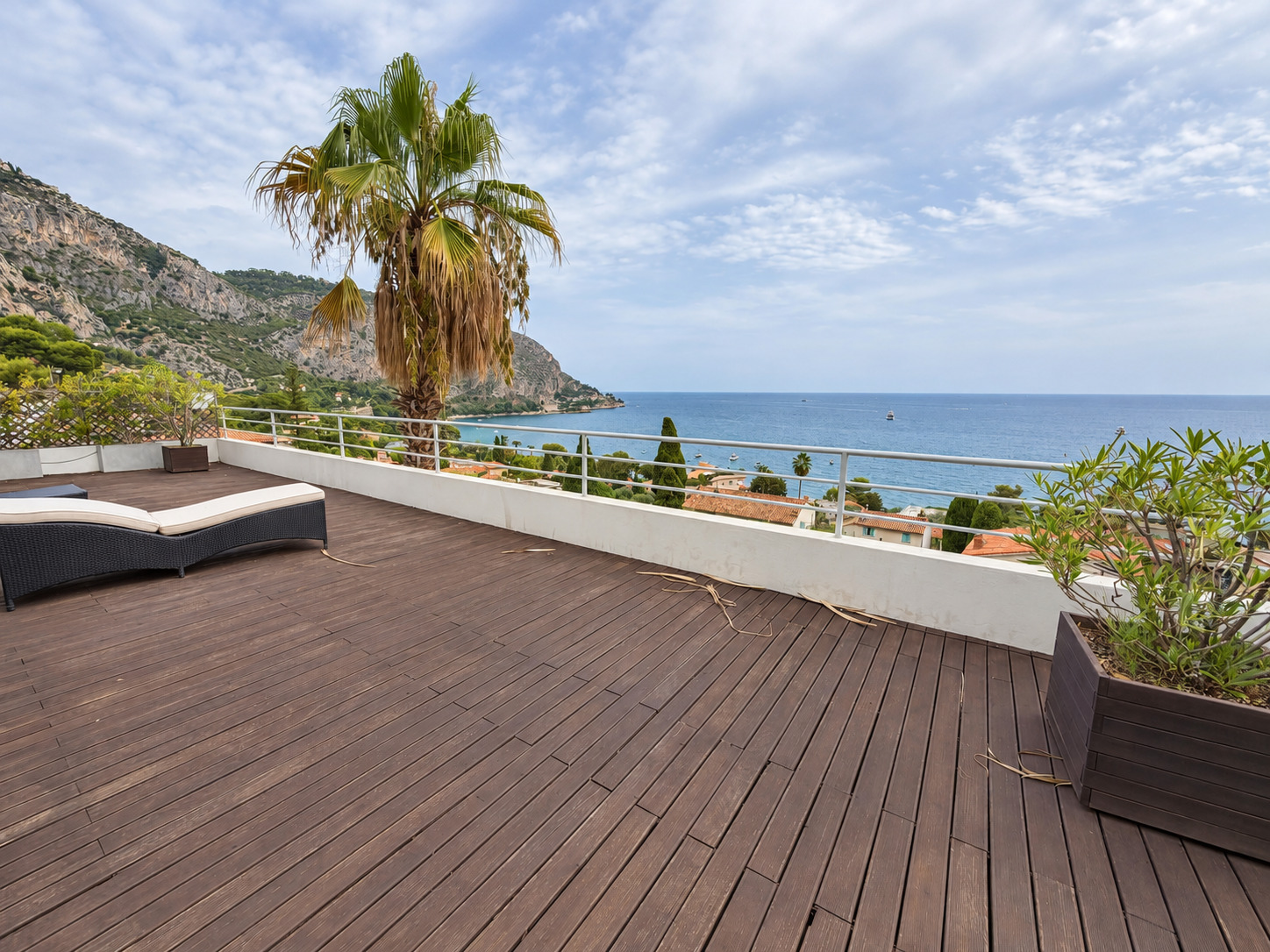 Èze — Villa Omega avec piscine et vue mer — Location meublée à l’année