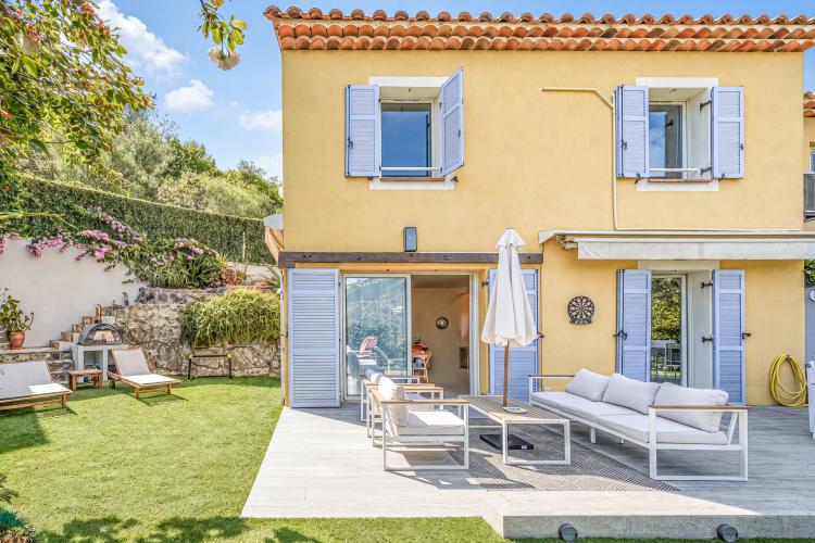 ÈZE - MAISON DE TYPE 5 PIÈCES - PARFAIT ÉTAT
