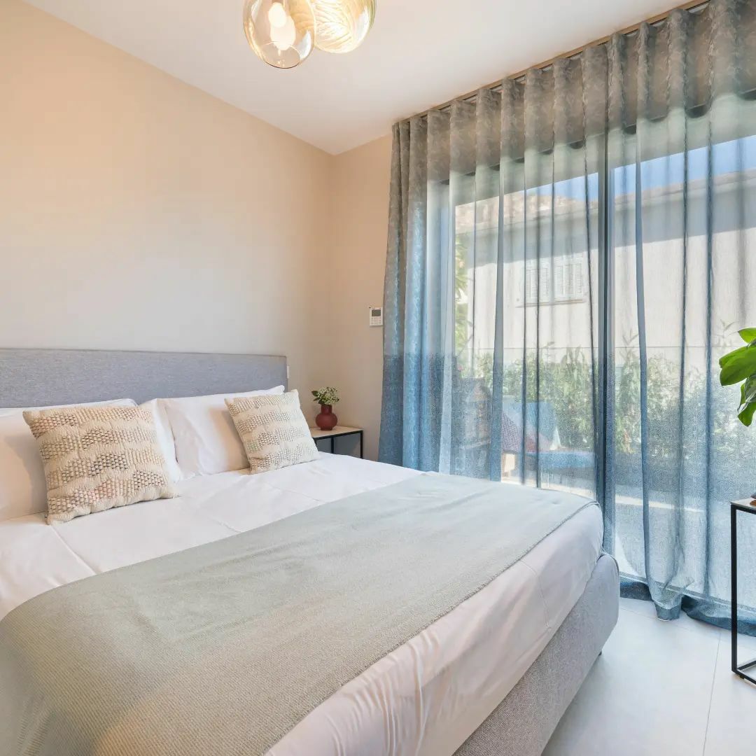Èze-sur-Mer – Villa Graziella – Cinq chambres avec piscine à 200 m de la plage