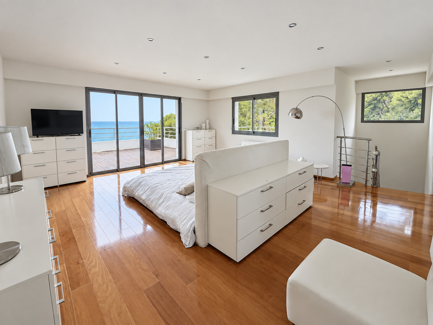 Èze — Villa Omega avec piscine et vue mer — Location meublée à l’année