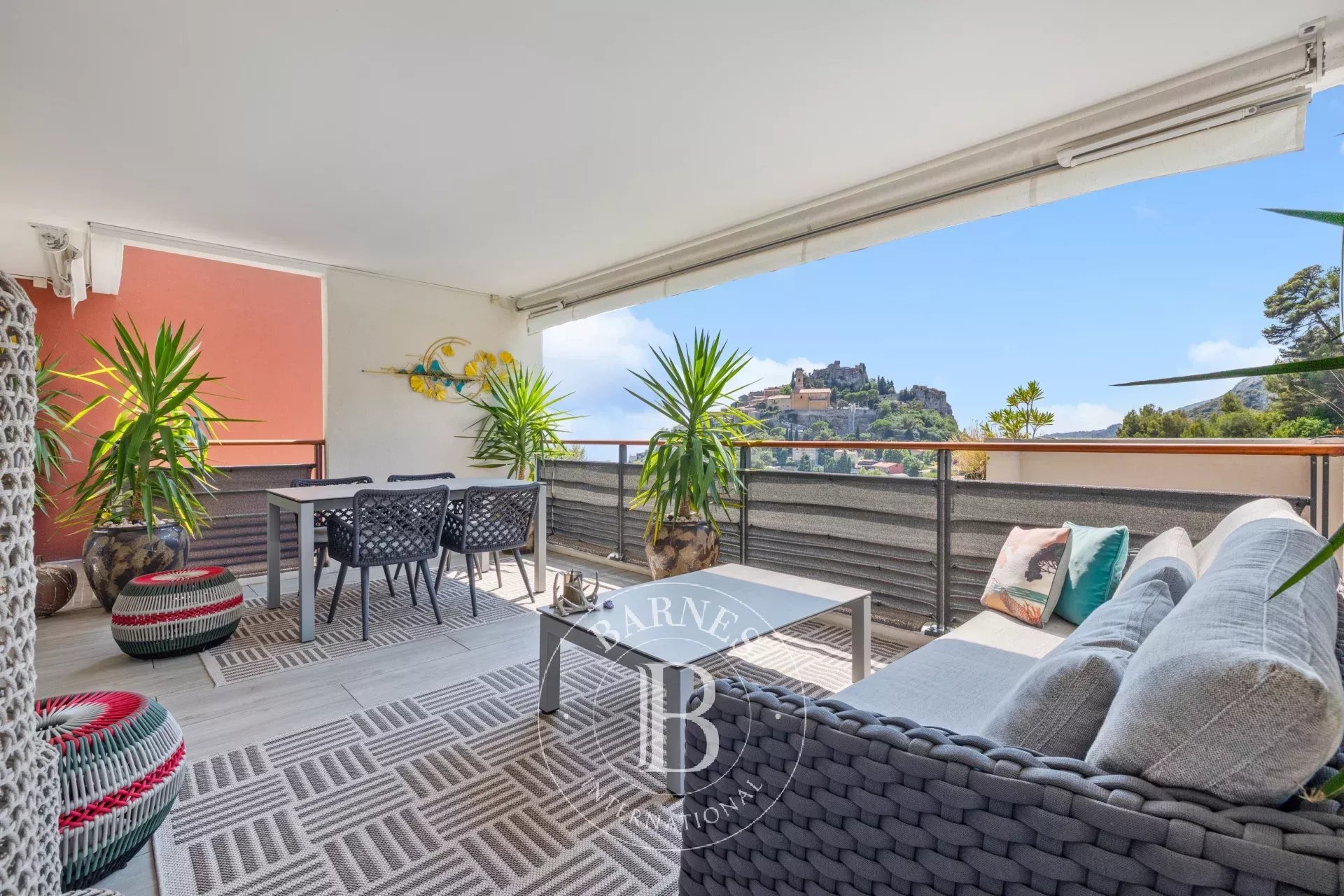 ÈZE – APPARTEMENT 4 PIÈCES – VUE MER – TERRASSES