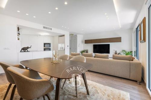 ÈZE – APPARTEMENT 4 PIÈCES – VUE MER – TERRASSES