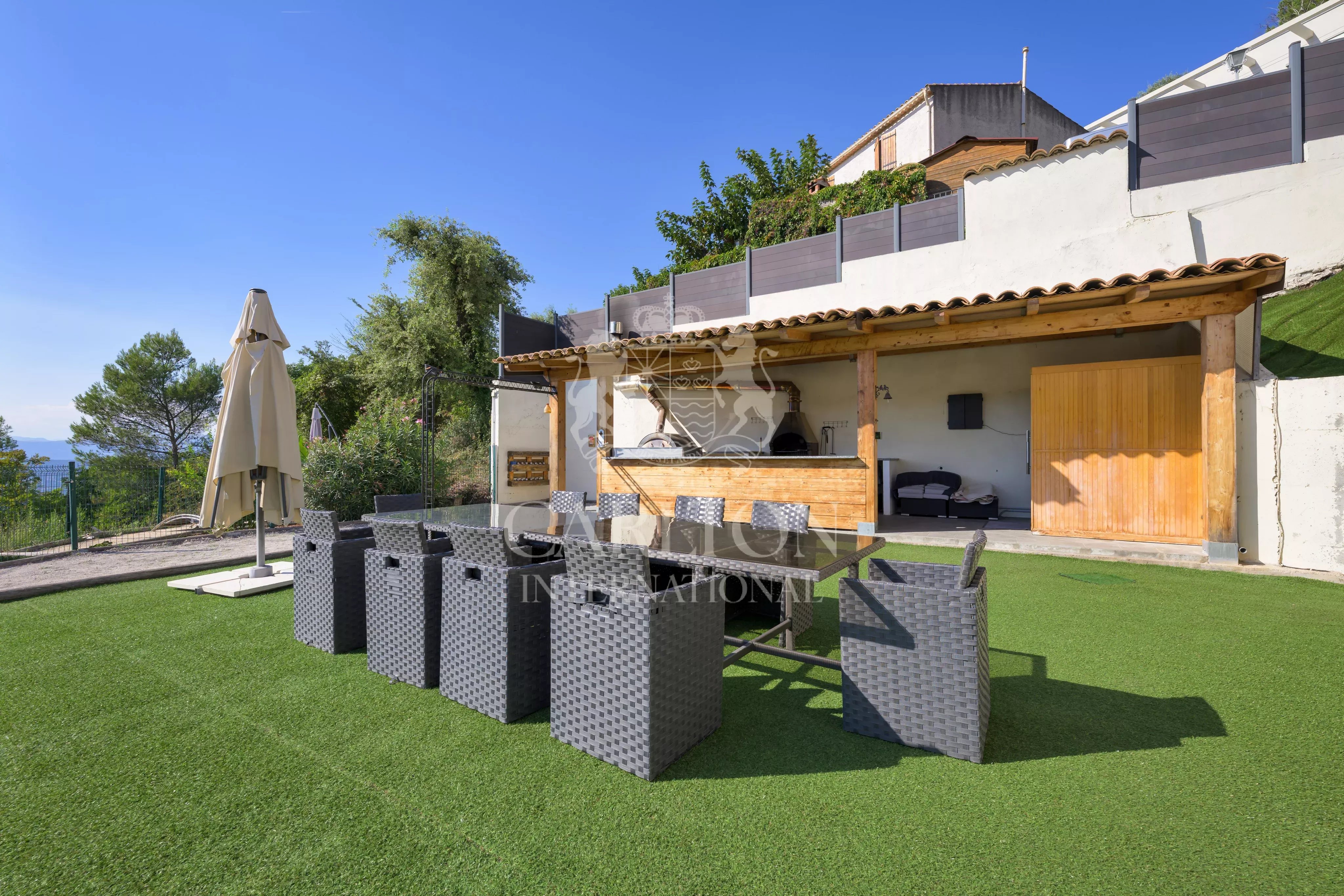 Villa avec piscine et vue dégagée – Èze