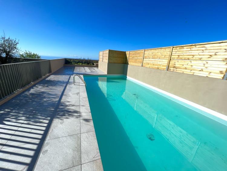 ÈZE – SO INFINY – 3 PIÈCES MEUBLÉ AVEC JARDIN, PISCINE ET DEUX PARKINGS