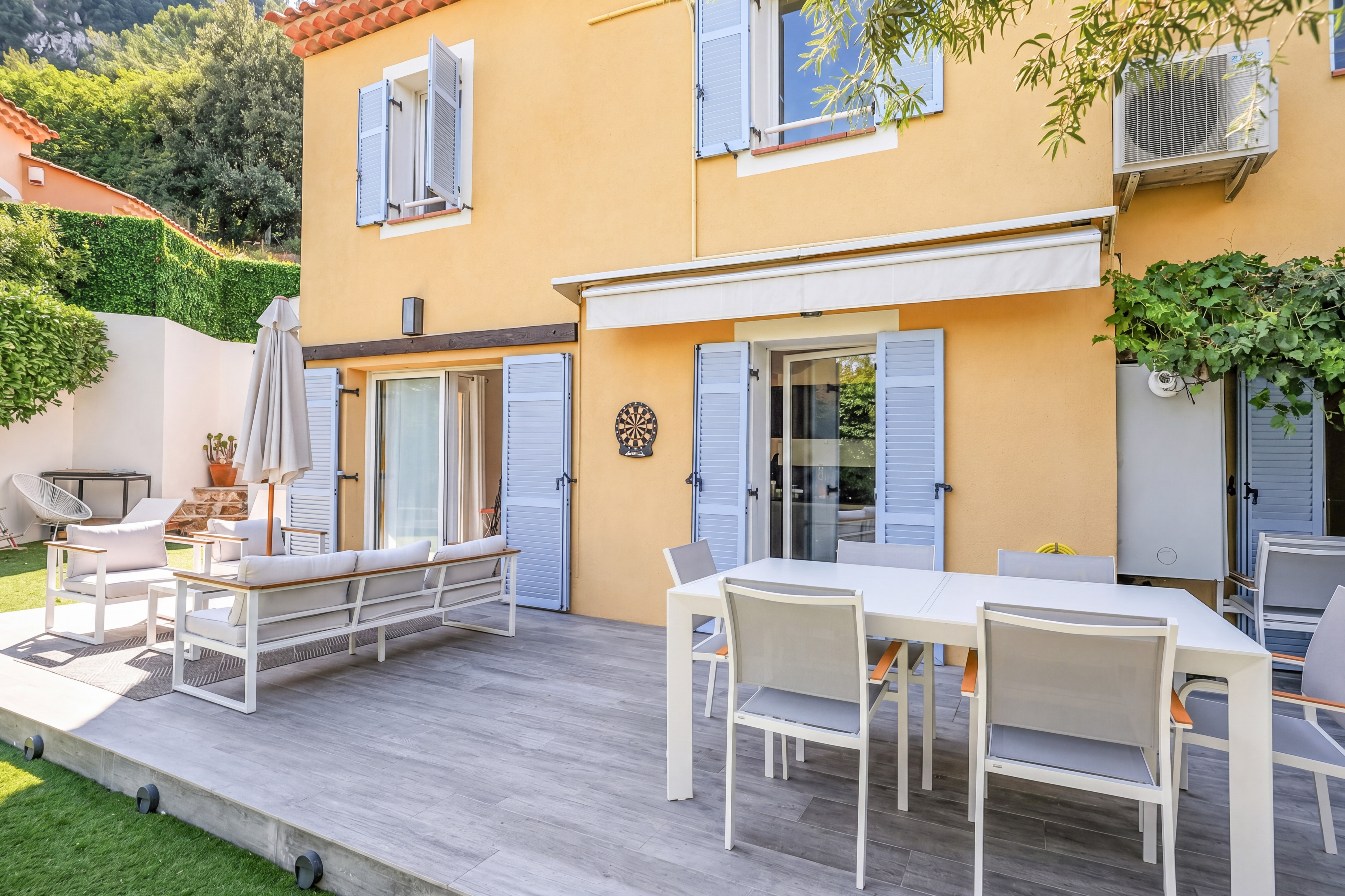 ÈZE - MAISON DE TYPE 5 PIÈCES - PARFAIT ÉTAT