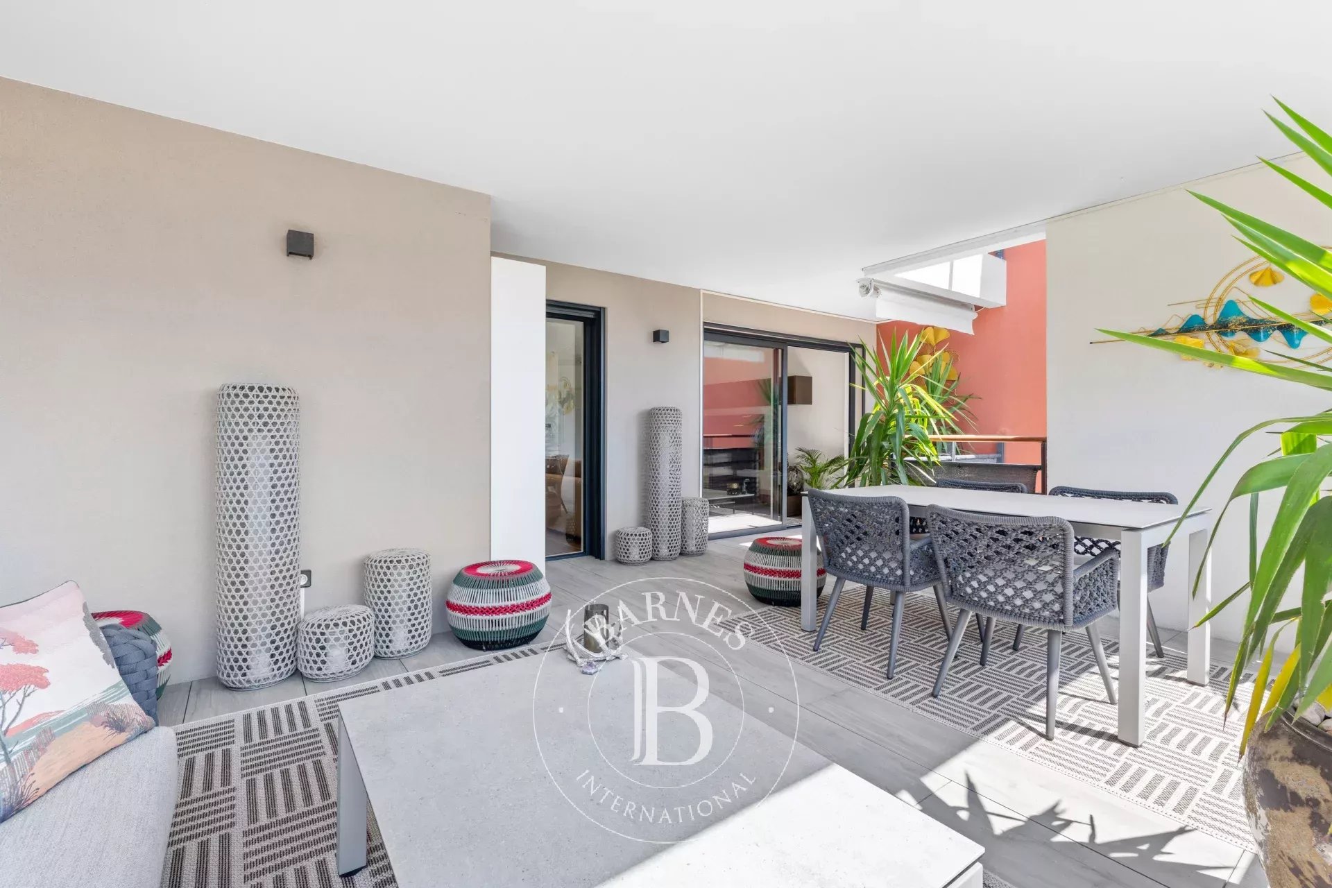 ÈZE – APPARTEMENT 4 PIÈCES – VUE MER – TERRASSES