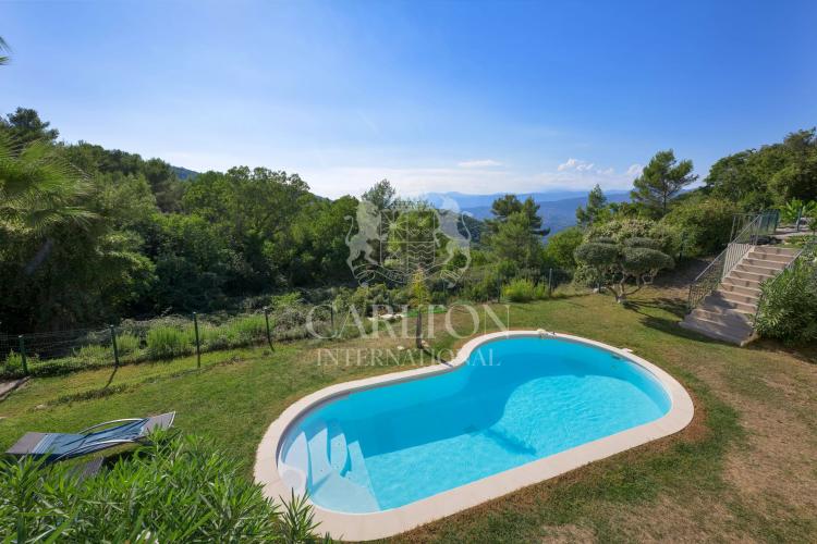 Villa avec piscine et vue dégagée – Èze