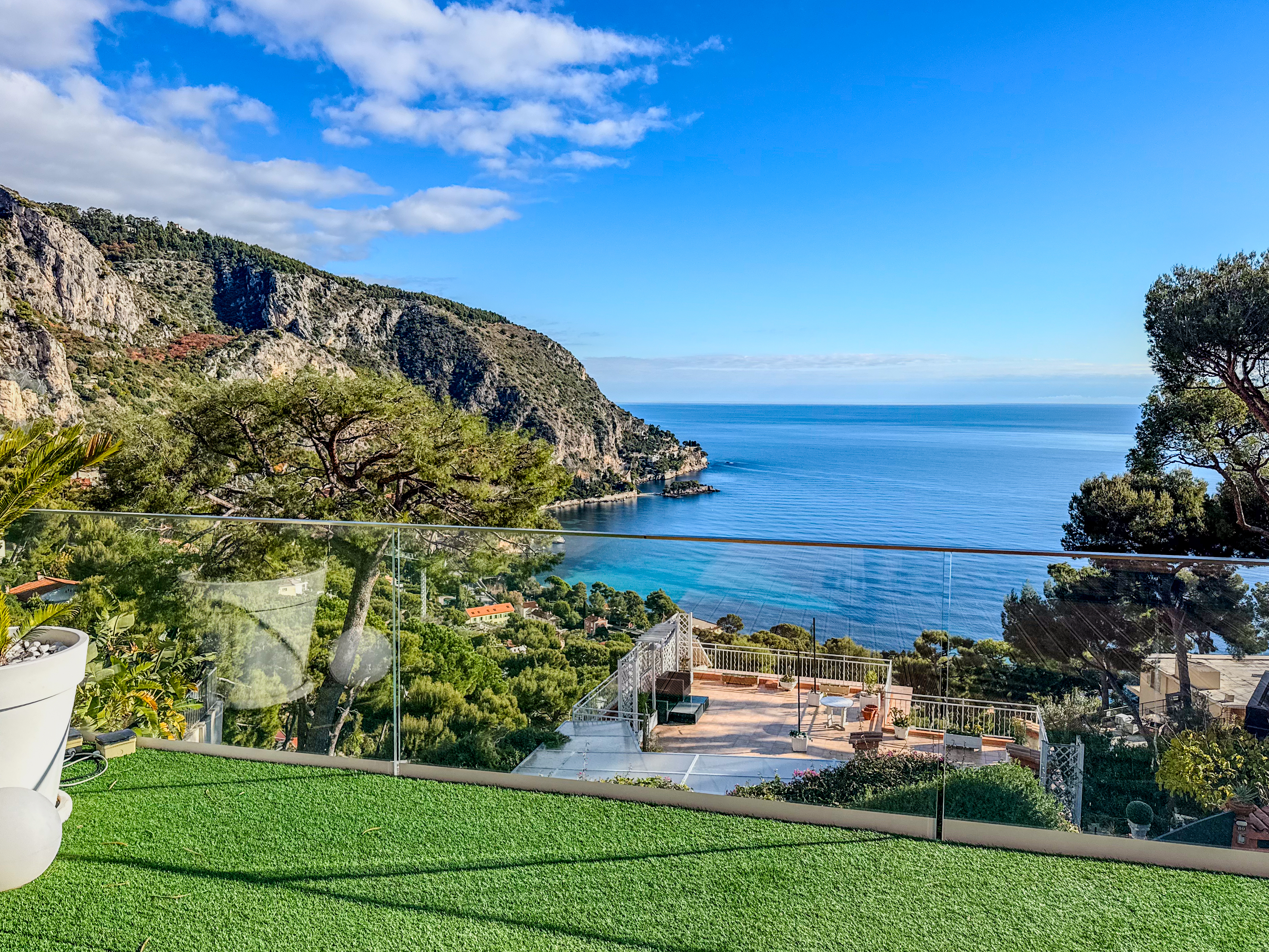 Èze Bord de Mer – Villa contemporaine aux lignes raffinées et panorama infini
