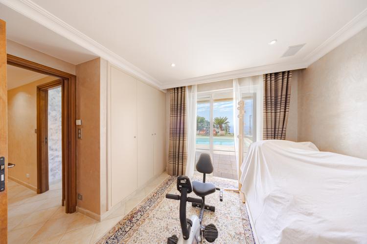 DEUX VILLAS PROCHE DE MONACO AVEC PISCINE