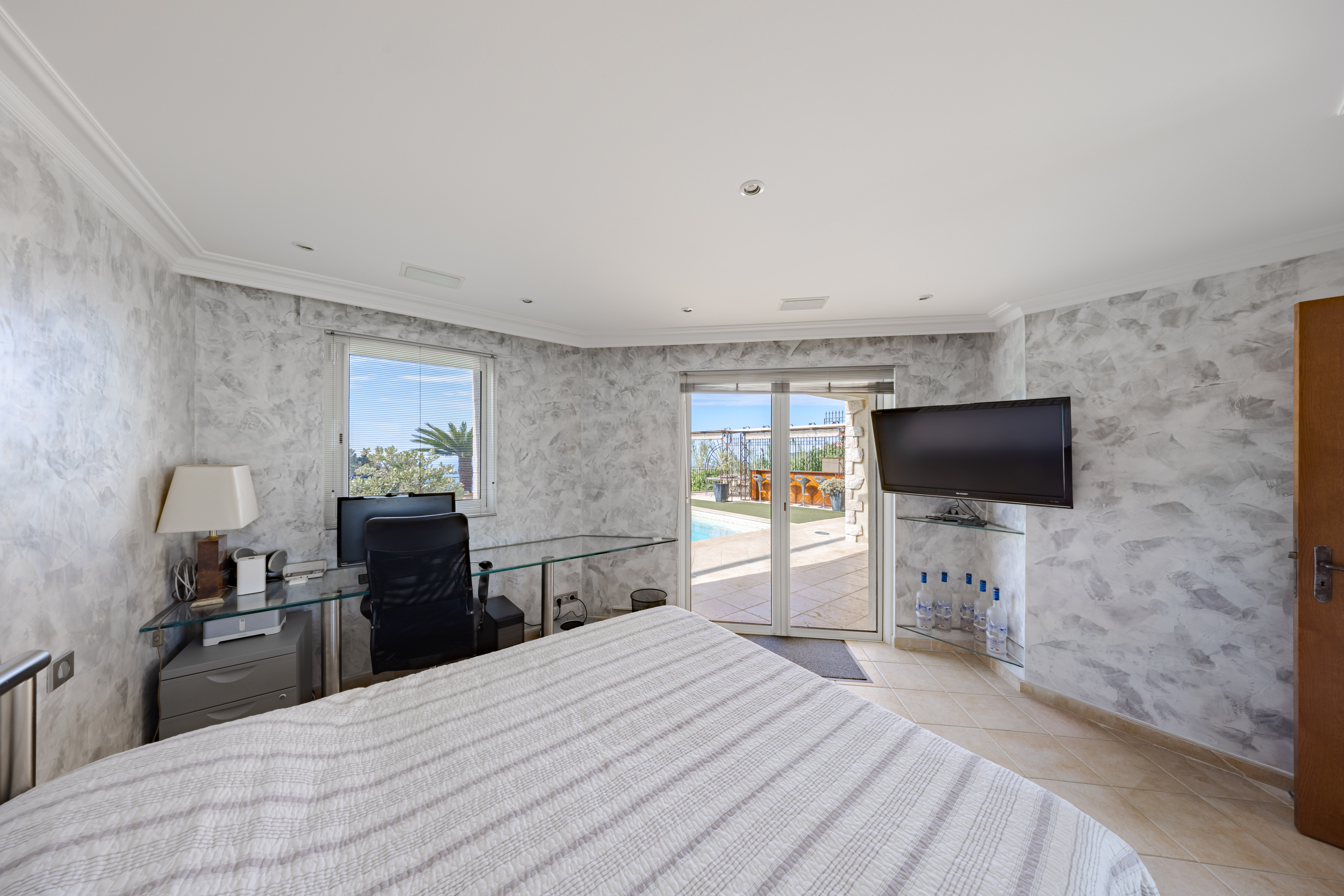 DEUX VILLAS PROCHE DE MONACO AVEC PISCINE
